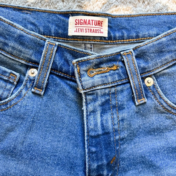 Levi Jean Shorts - Picture 3 of 10